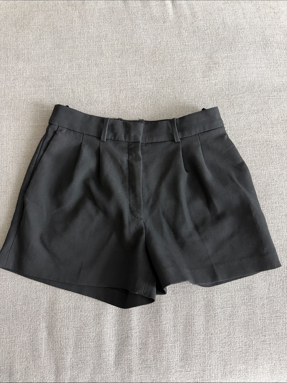 Aritzia Babaton Women's Black Tailored High-Waist Shorts Size 6